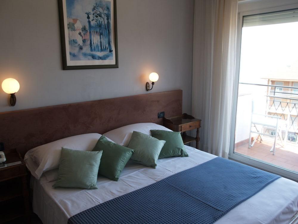 Hotel Moresco Diano Marina Ngoại thất bức ảnh