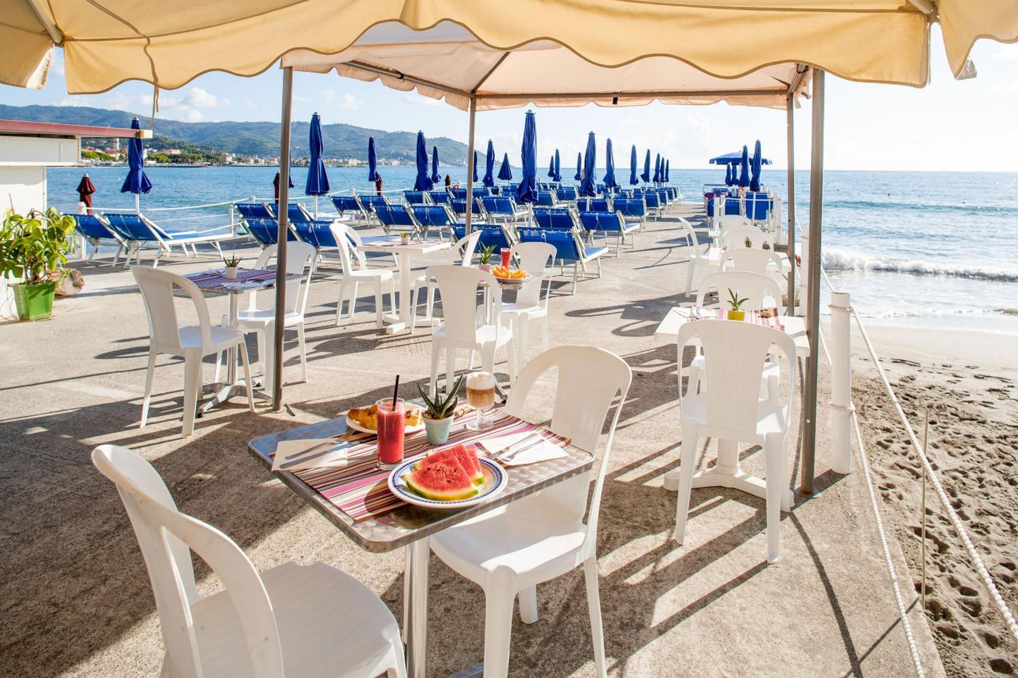 Hotel Moresco Diano Marina Ngoại thất bức ảnh