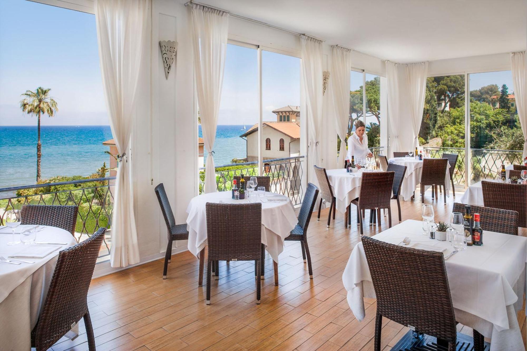 Hotel Moresco Diano Marina Ngoại thất bức ảnh