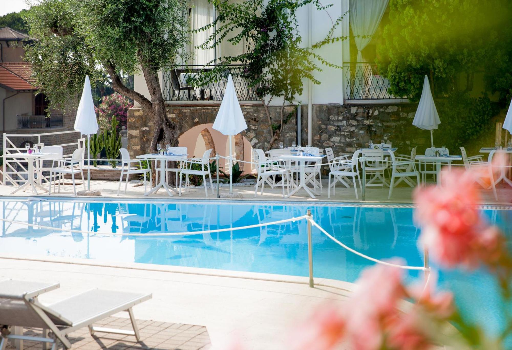 Hotel Moresco Diano Marina Ngoại thất bức ảnh