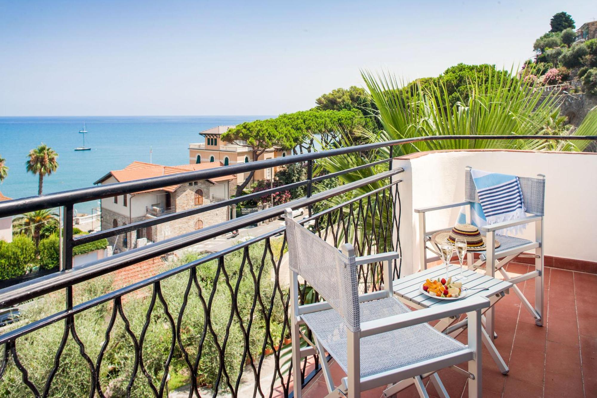 Hotel Moresco Diano Marina Ngoại thất bức ảnh